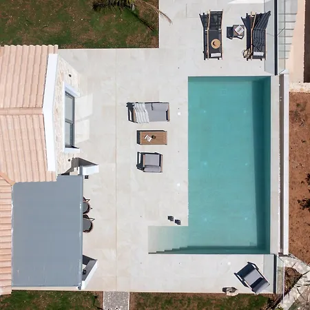 Luxury Stone Kefalonia * Τραπεζάκι