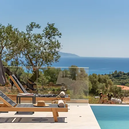Luxury Stone Kefalonia * Τραπεζάκι