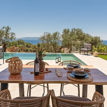 Luxury Stone Kefalonia * Τραπεζάκι